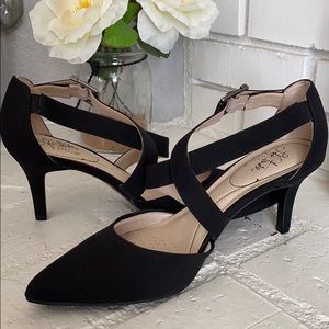 Life Stride Soft System black heels